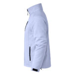 Striukė – dvisluoksnis audinys: išorė softshell, 92% poliesteris ir 8% elastanas, vidus 100% poliesterio mikroflisas