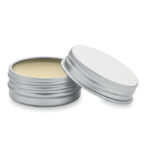 Balm veganiškas lūpų balzamas apvalioje metalinėje dėžutėje – papildomas produkto vaizdas.