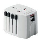 Universalus kelioninis elektros adapteris su USB – polikarbonatas